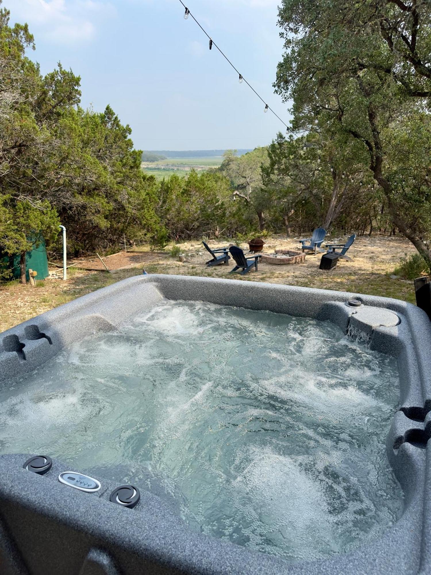 הוילה בנדרה Serene Shores On Medina Lake מראה חיצוני תמונה